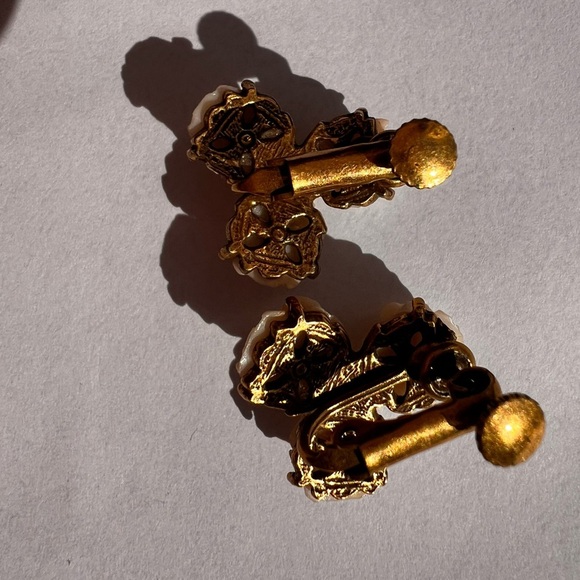 Carved pronged Vintage  Rose clip on earrings  Cream ivory Gold Floral Earrings - Picture 5 of 9